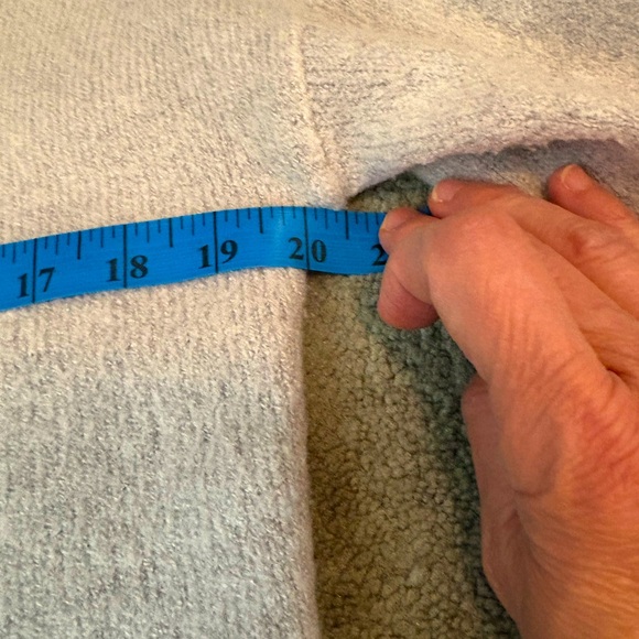 VENUS Ruched Sweater - Picture 7 of 9